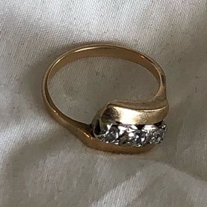 Ladies 14k diamond ring